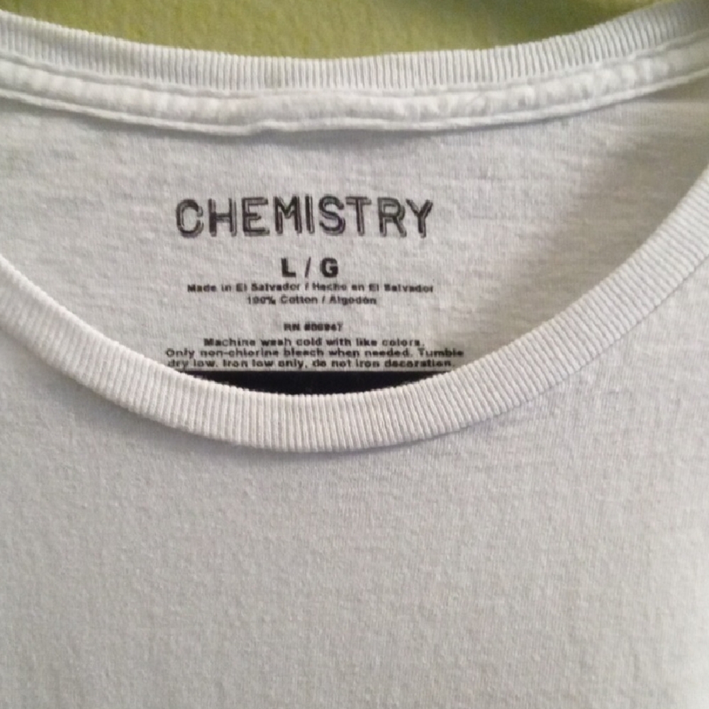 Mens L Chemistry Black and White Skull Graphic Short Sleeve Tee Tyedye Bleached - Picture 2 of 4